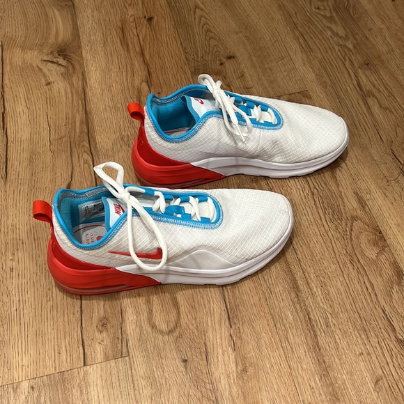 Nike sneakers - Picture 2 of 5